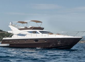 FERRETTI 620 YACHT FOR CHARTER