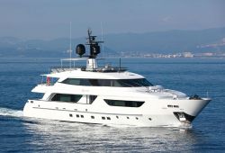 A 37-metre Sanlorenzo yacht cruising on the French Riviera