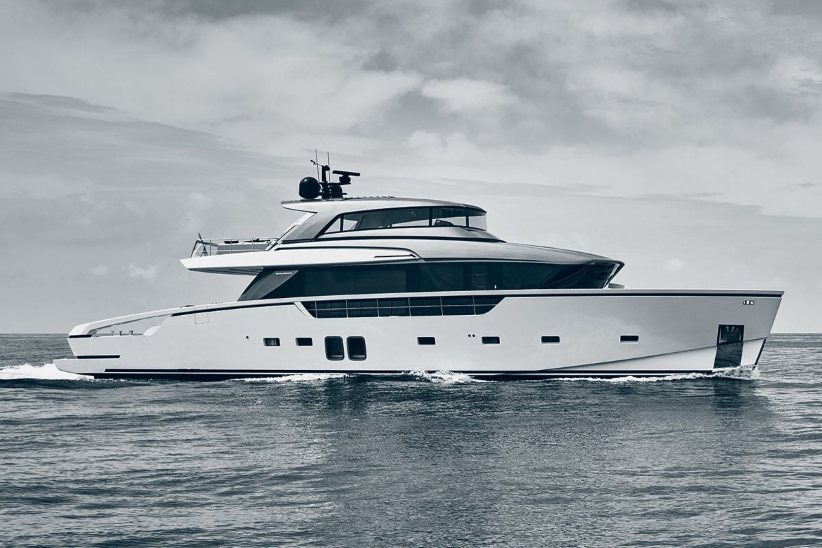 SANLORENZO SX88 YACHT FOR CHARTER