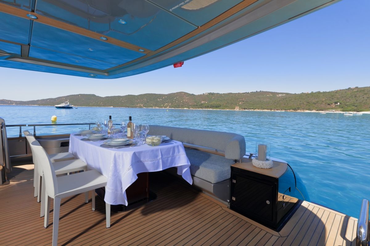 MAIN DECK AFT