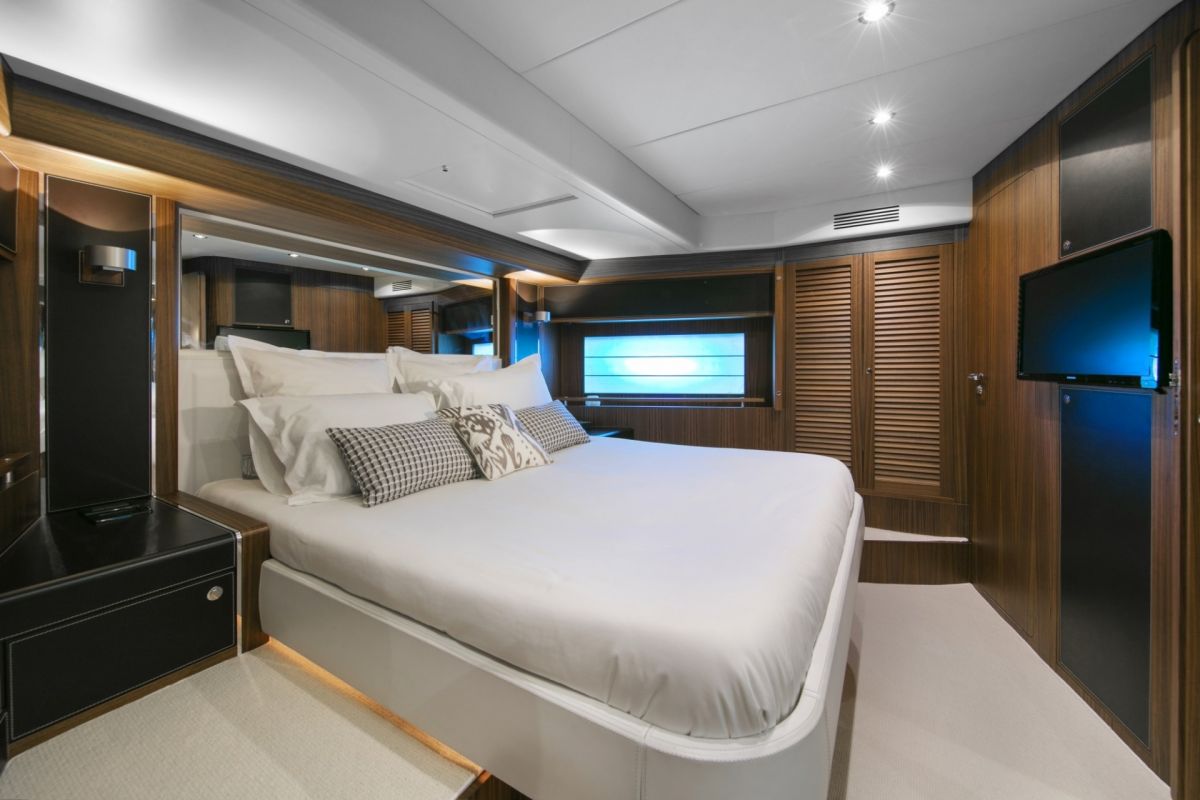 DOUBLE CABIN
