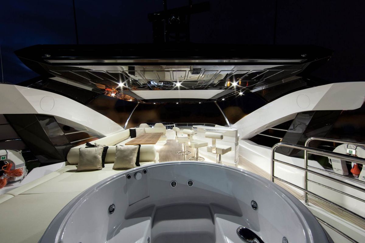 SUNSEEKER 88FLYBRIDGE