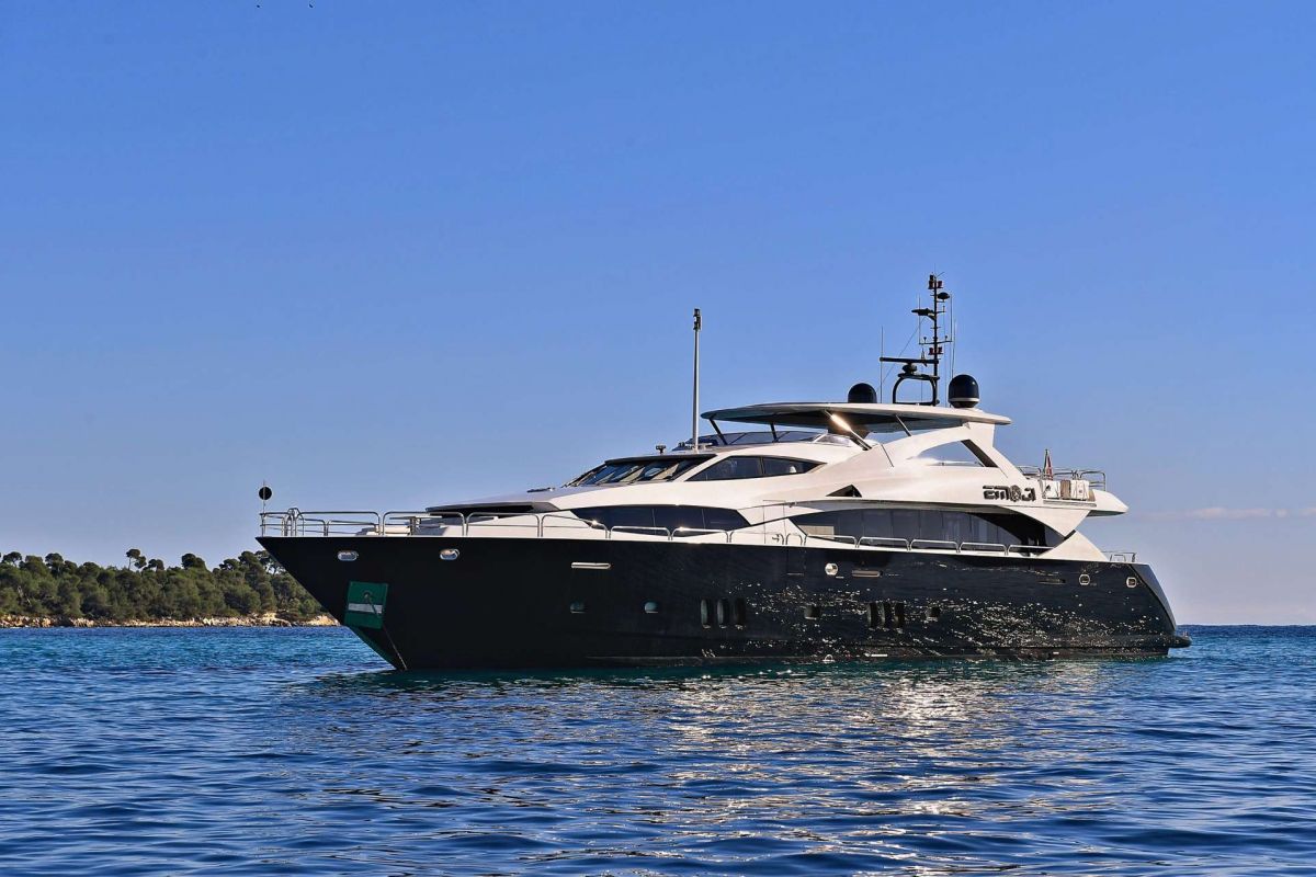 SUNSEEKER 34M YACHT FOR CHARTER