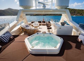 SUNDECK JACUZZI