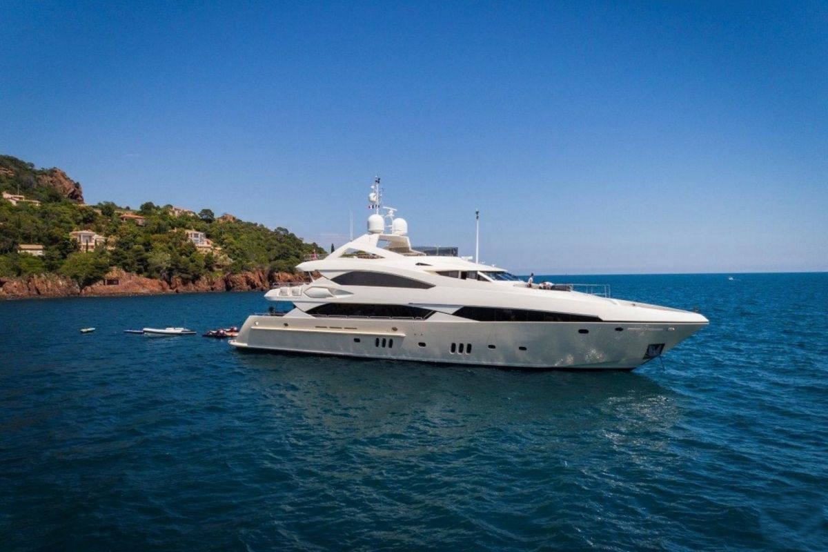 SUNSEEKER 37M YACHT FOR CHARTER