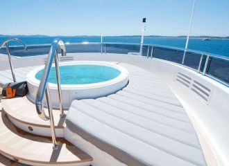 SUNDECK JACUZZI