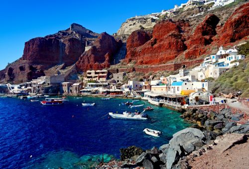 The bay of Amoudi and its small fishing port 