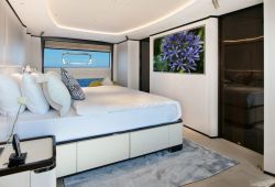 Benetti Delfino 95 - master cabin