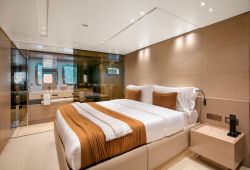 Sanlorenzo SX88 - master suite