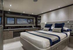 Sunseeker Manhattan 66 - master suite