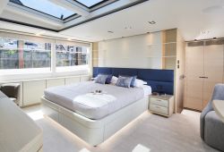 Princess 30M - master suite