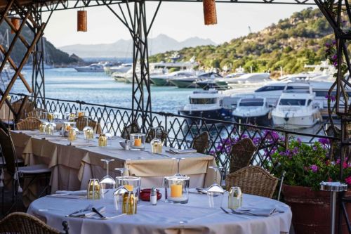 The terrace of the Tanit restaurant overlooking the yachts of the Poltu Quatu marina