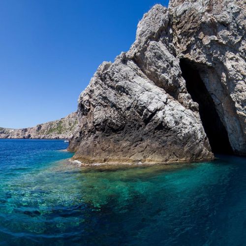 The entrance to an underwater cave in Bisevo