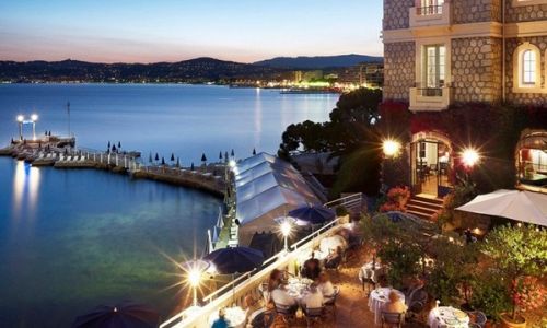 The terrace of the hotel Belles Rives in Juan les Pins, seen by night