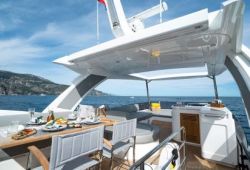 Sunseeker Manhattan 66 yacht rental French Riviera - flybridge