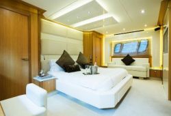 Sunseeker Predator 84 - master cabin