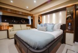 Sunseeker 28m - master cabin