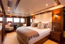 Sunseeker 37m - master cabin