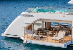 Sanlorenzo 52Steel boat for charter French Riviera - beach club