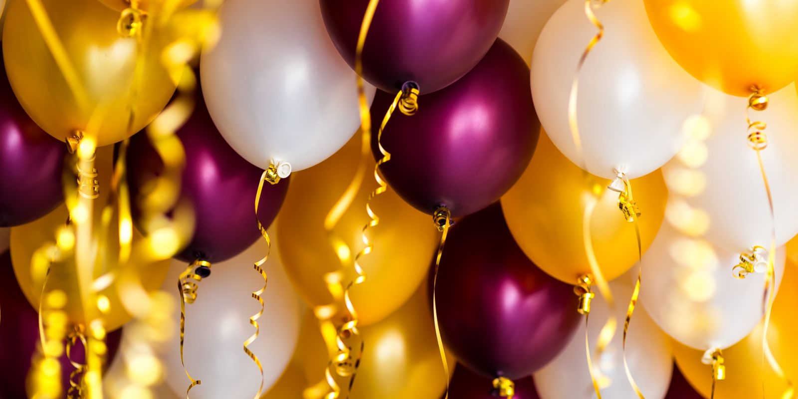 https://www.talamare.com/medias/Coloured balloons to decorate a birthday celebration during a yacht rental