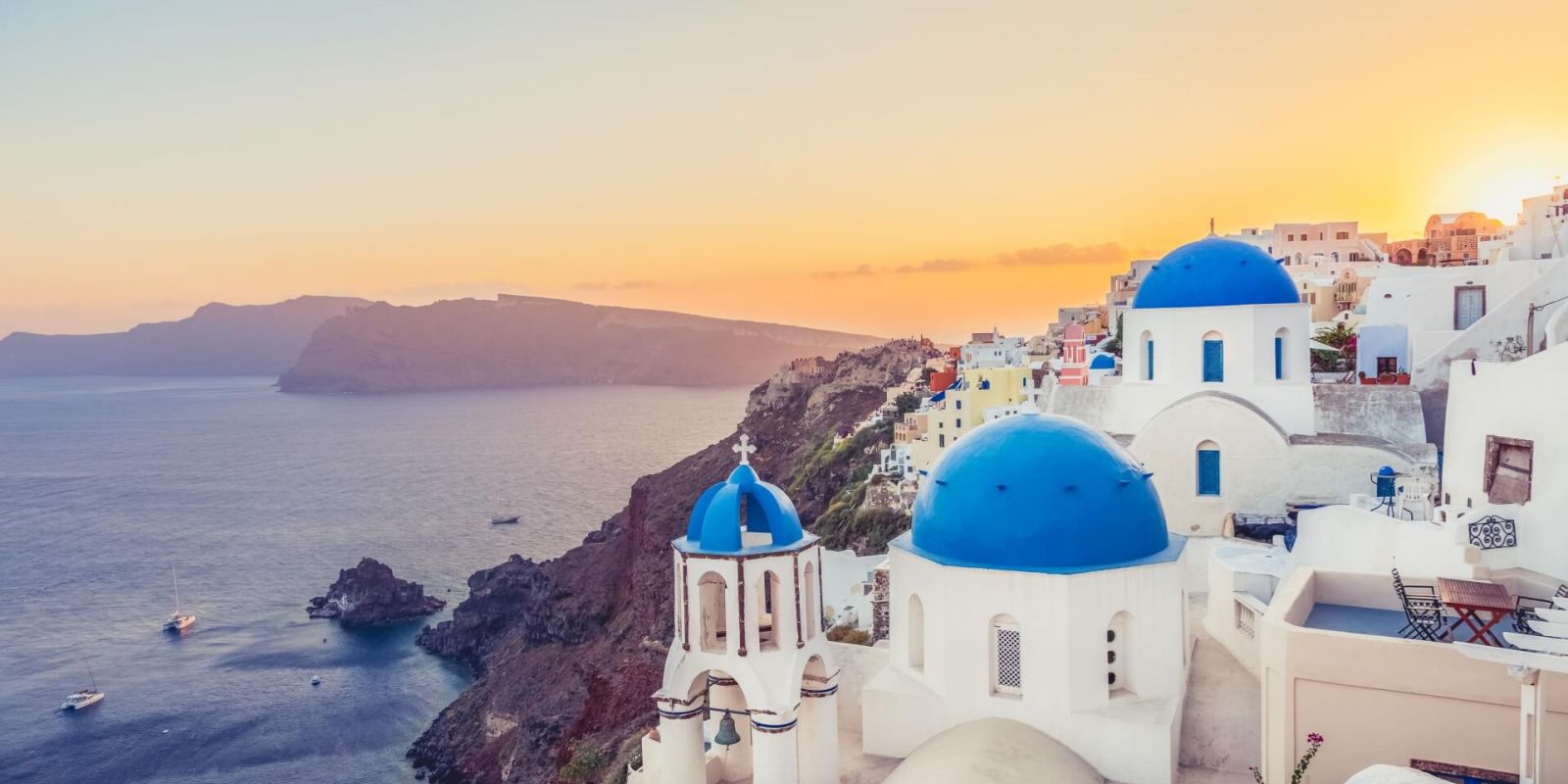 https://www.talamare.com/medias/The beautiful coastal town of Oia on Santorini island in Greece with white buildings and blue domes