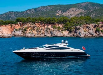 SUNSEEKER PREDATOR 82 YACHT