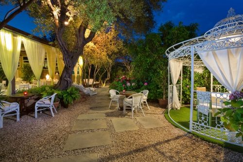 The gardens of Gianni Pedrinelli in Porto Cervo at nightfall, one of the best restaurants in Costa Smeralda