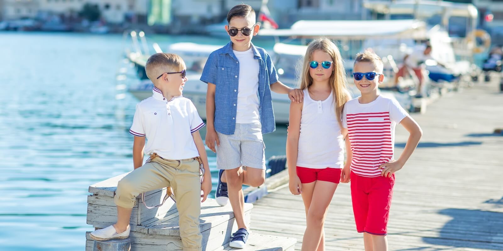 https://www.talamare.com/medias/Four kids boys and girls ready to embark on a charter yacht