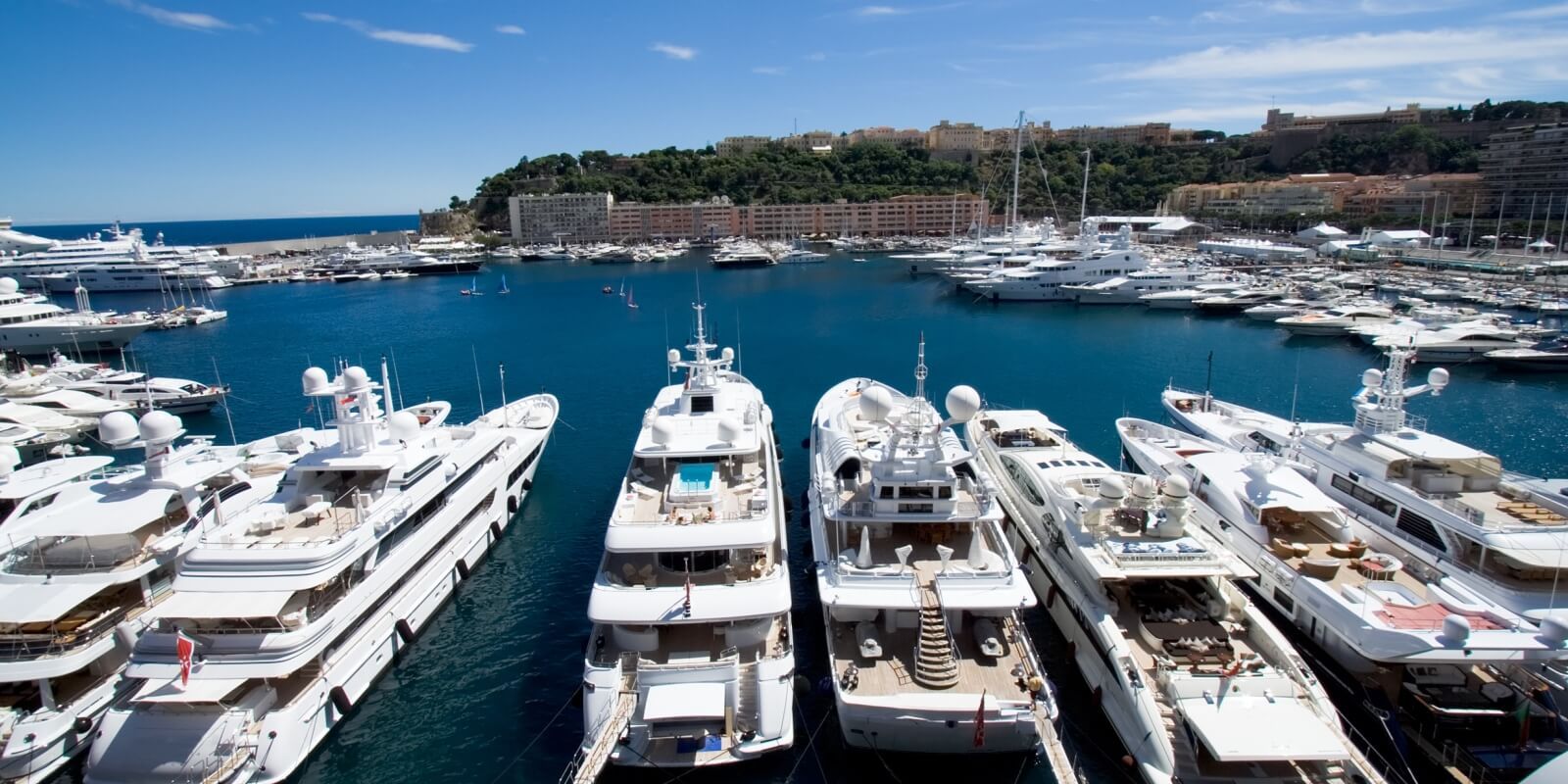 https://www.talamare.com/medias/Panorama of Port Hercule and Le Rocher during a Monaco Grand Prix yacht rental