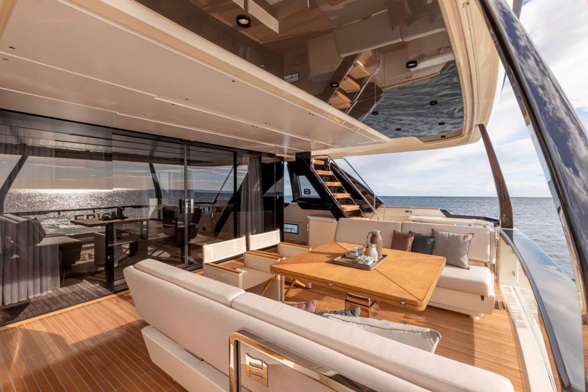 MAIN DECK AFT