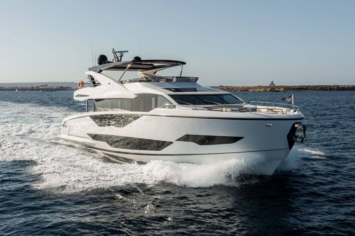 SUNSEEKER 90 OCEAN YACHT CHARTER