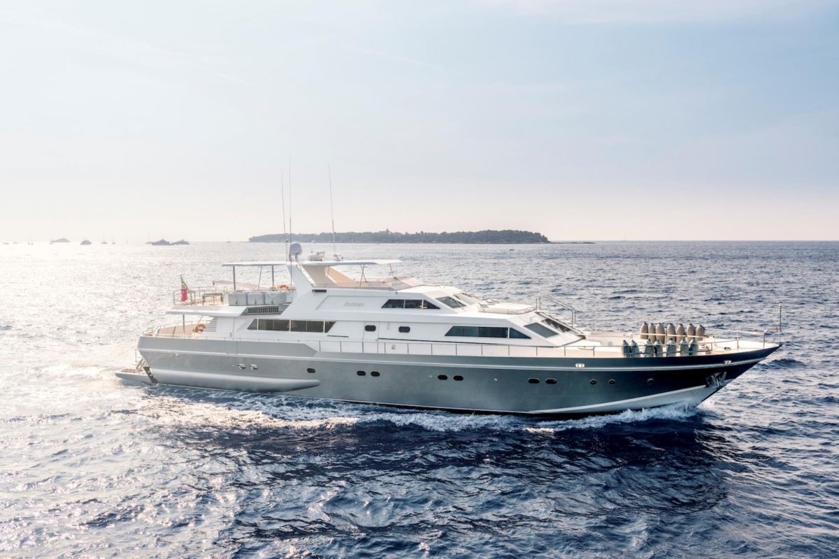 ALALUNGA 33M YACHT FOR CHARTER