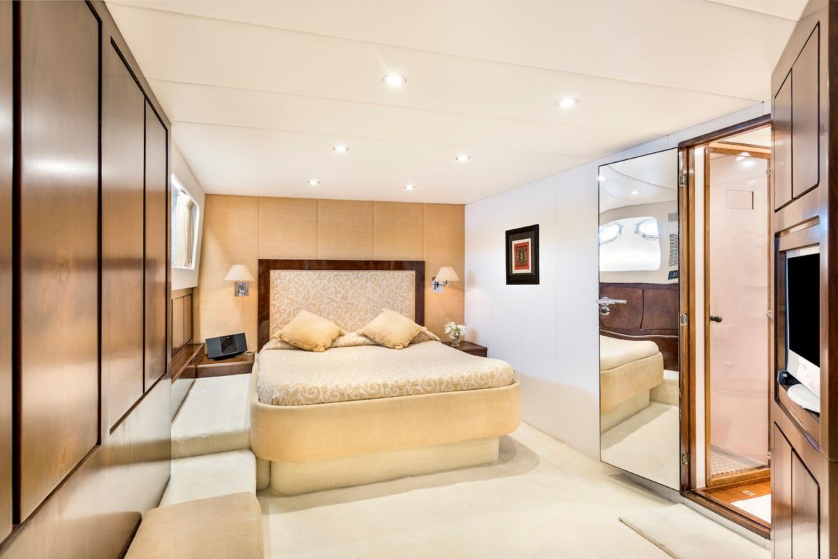 DOUBLE CABIN