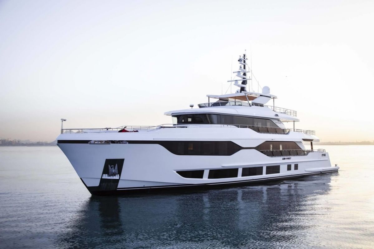 GULF CRAFT MAJESTY 120 YACHT FOR CHARTER