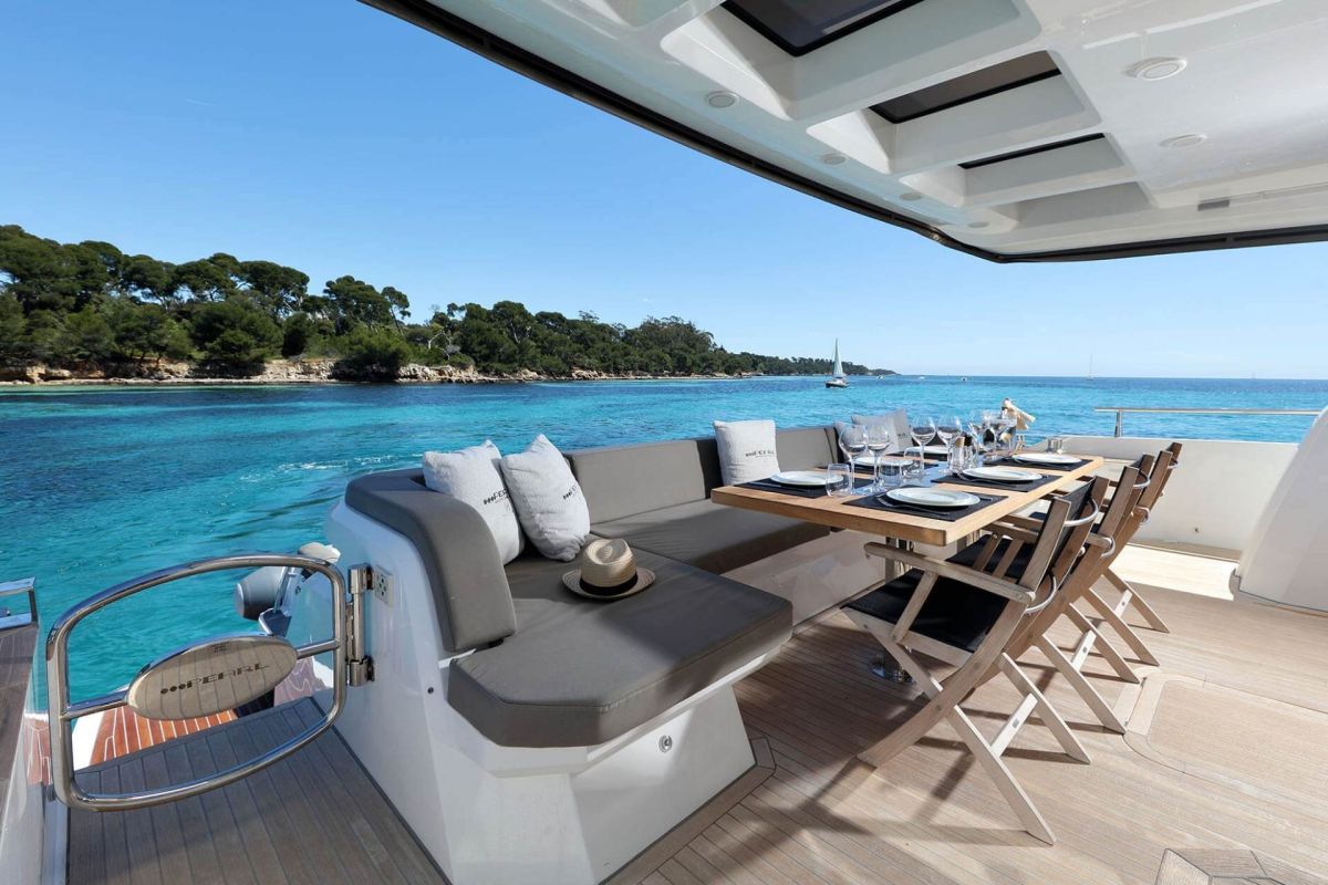 MAIN DECK AFT