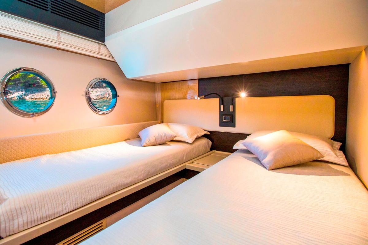 TWIN CABIN