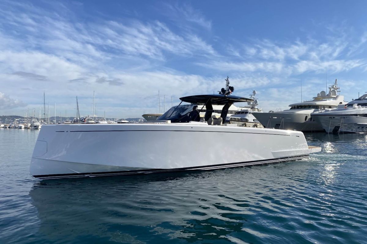PARDO 43 YACHT FOR CHARTER
