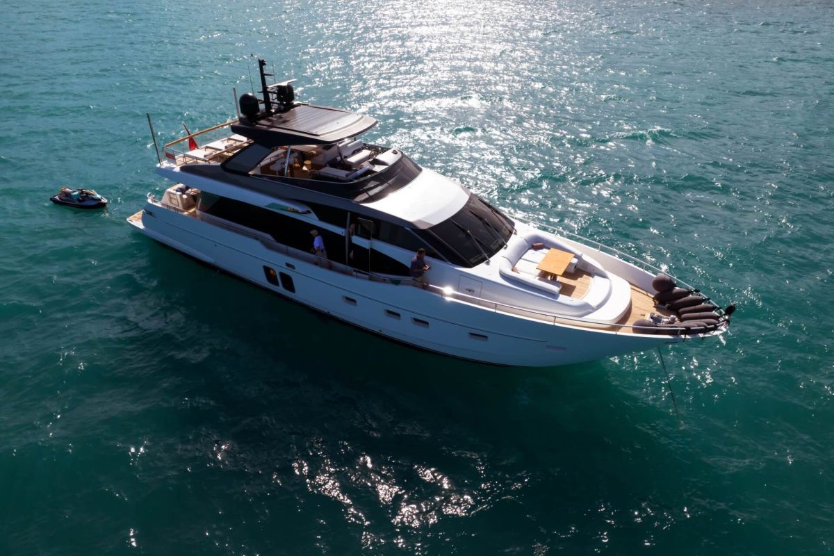 SANLORENZO 78 YACHT CHARTER