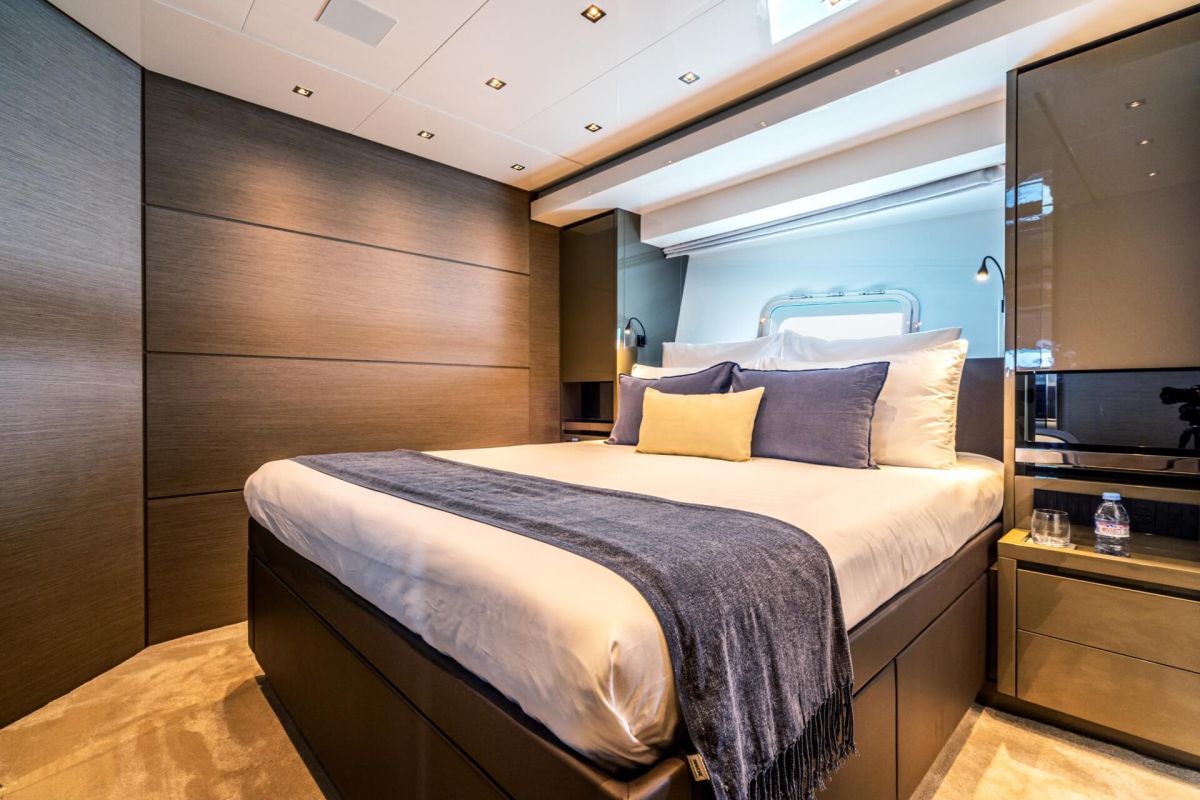 DOUBLE CABIN