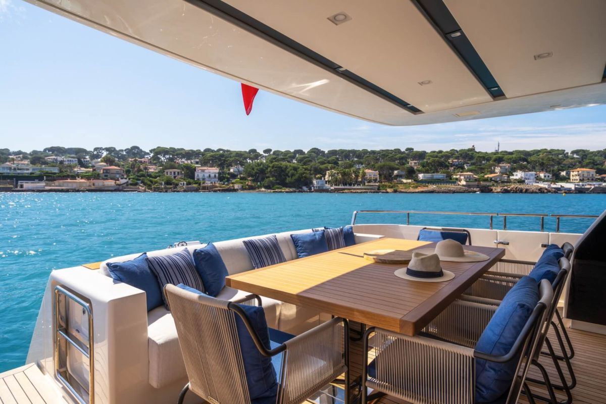 MAIN DECK AFT