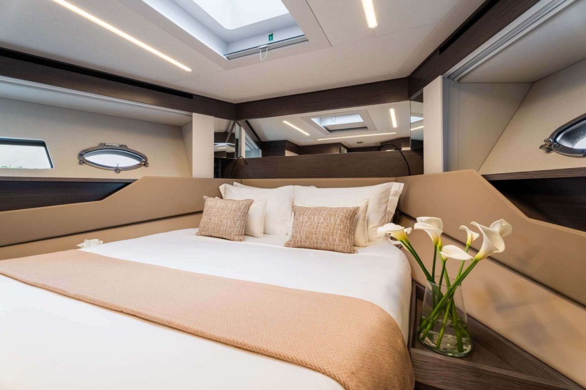 DOUBLE CABIN