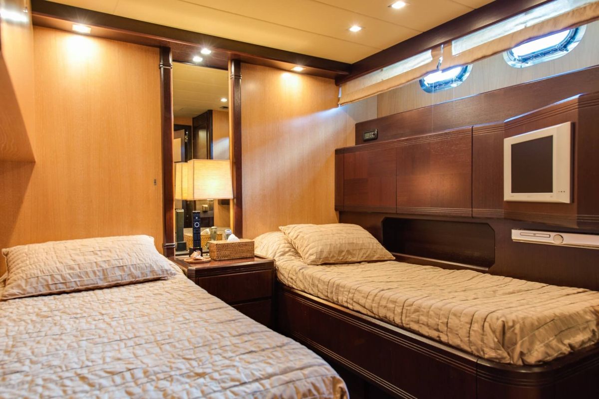 TWIN CABIN