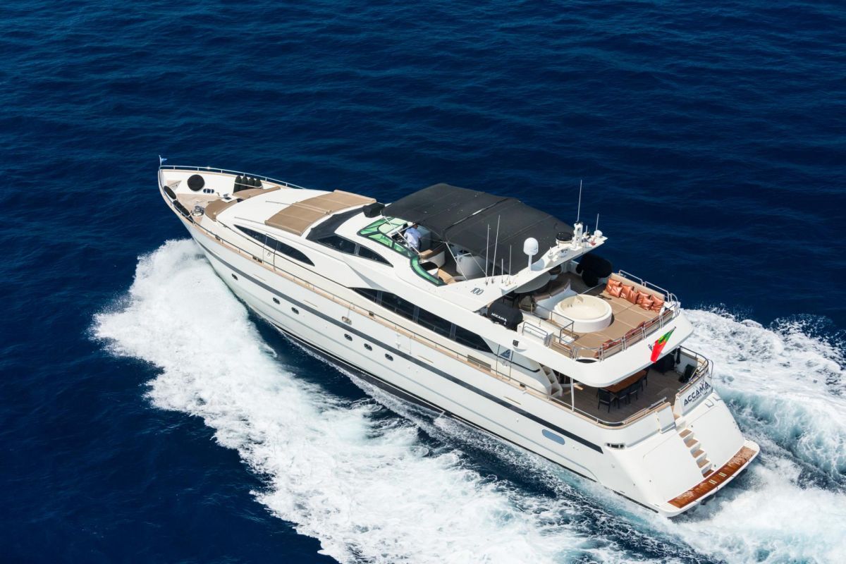 30m yacht charter