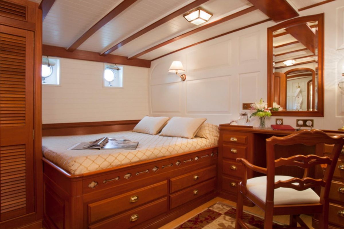 DOUBLE CABIN