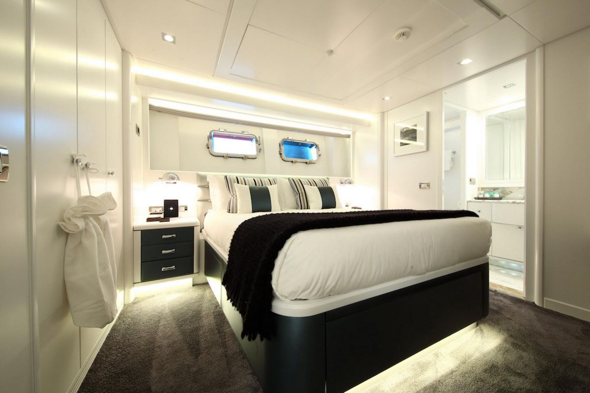 DOUBLE CABIN