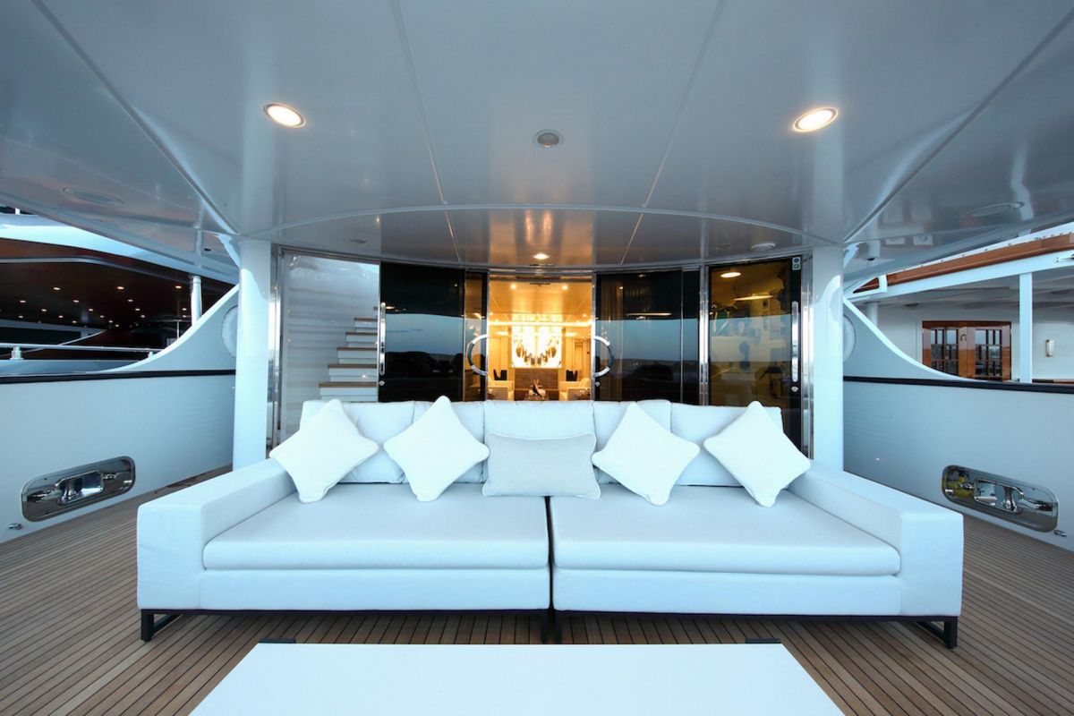 MAIN DECK AFT