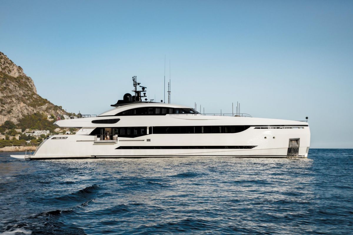 COLUMBUS 40S YACHT FOR CHARTER