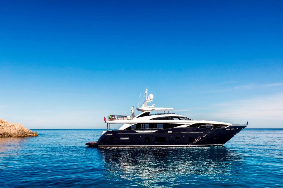 PRINCESS 30M YACHT FOR CHARTER