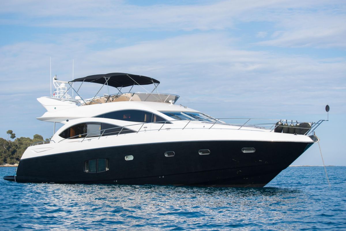 SUNSEEKER MANHATTAN 70 YACHT