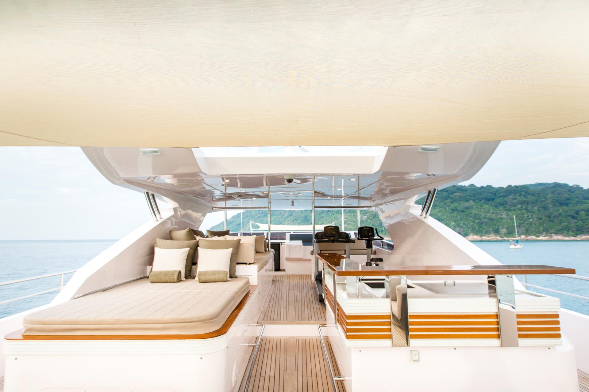 majesty 105 yacht price